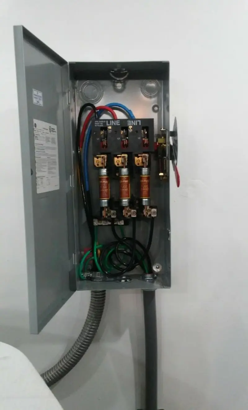 Three-phase disconnect switch installed for Smoke Detector Installation in Tazewell